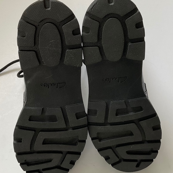 CLARKS Calla Dance Boots Black Faux Patent Leather Combat Size 6 NWOT - Picture 6 of 9